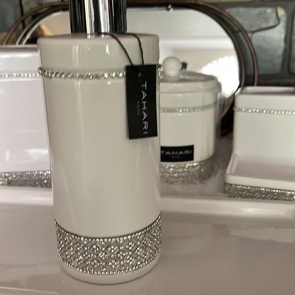 🎉SOLD🎉Tahari White RHINESTONES Crystals Luxe Glam 5 Pc Set | NEW! - Picture 8 of 9